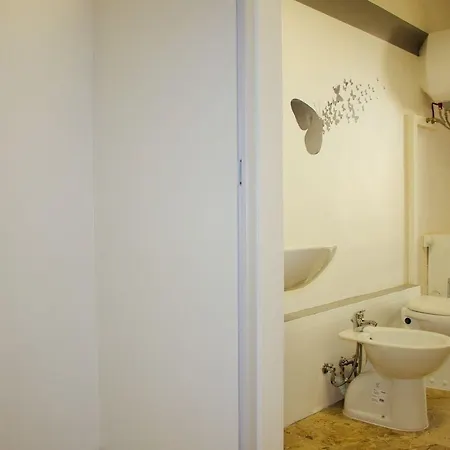 בית הארחה Myroom Centerstation 3*