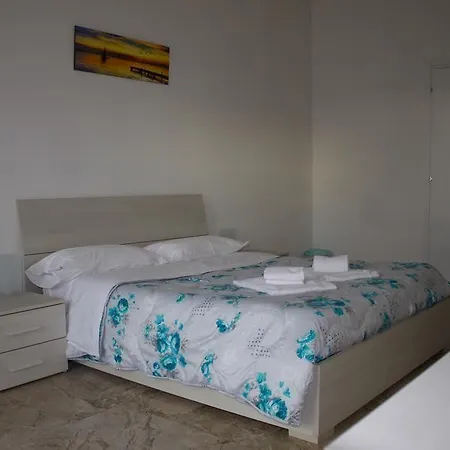 Myroom Centerstation