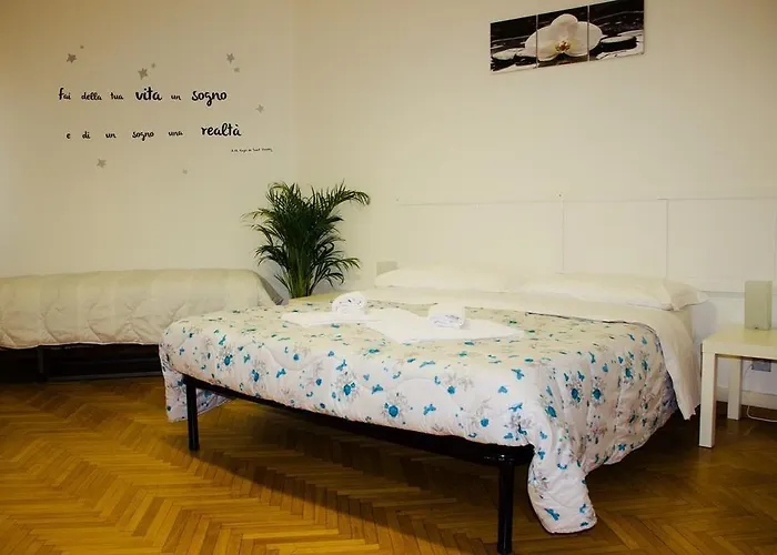 בית הארחה Myroom Centerstation 3*